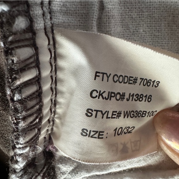 Calvin Klein Short 26” inseam  Stretchy Corduroy Jeans (10) - Picture 9 of 10